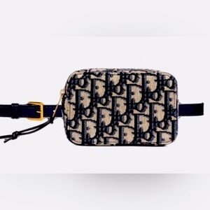 Like NEW!!!! Authentic Dior Oblique mini belt bag
